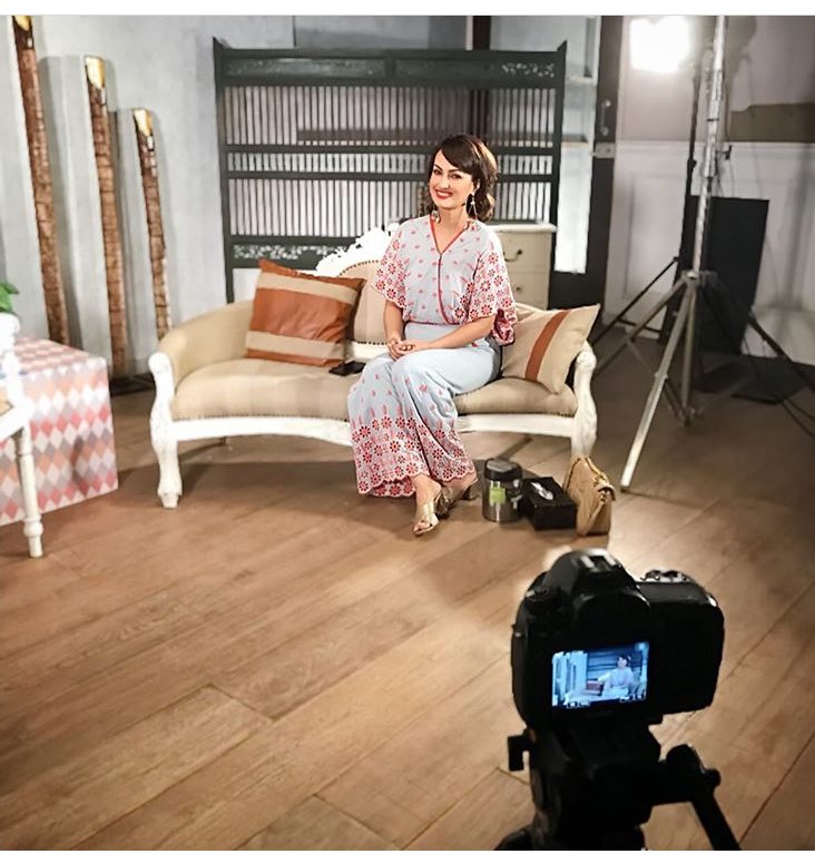 Behind the scenes for #gettingchattywithayaz .
#karanmehra #nisharawal @nisharawal <a href="/realkaranmehra/">Karan Mehra</a>