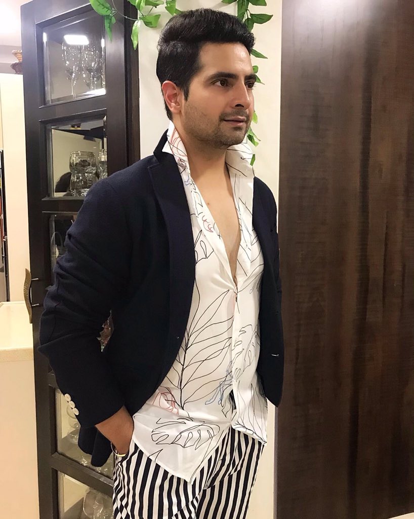 Smile takes you miles. Doesn’t it? 😊
.
.
.
#karanmehra  <a href="/realkaranmehra/">Karan Mehra</a>