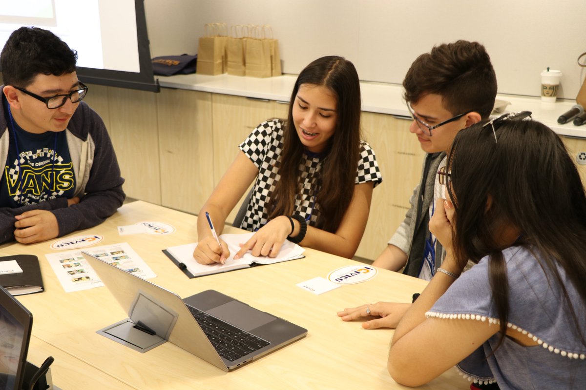 icivics's tweet photo. .@CHCI #R2LNextGen students recently played #DoIHaveARight and shared their reflections of stepping into the role of a lawyer and learning their constitutional rights on our blog: https://t.co/CI3cmDG2Me https://t.co/bYi9YDppCb