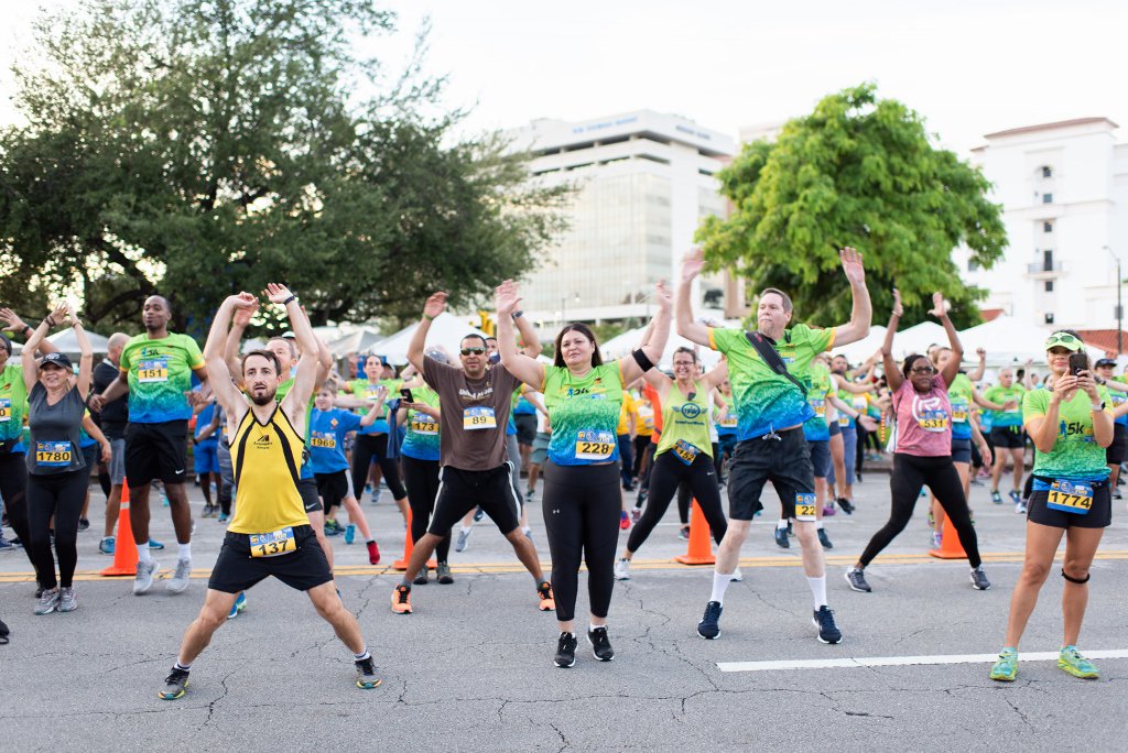 UnitedWayMiami's tweet image. 🏃 Join the fight for a #StrongerMiami and sign up for the #UPS5K run. Not sure what it takes? Here's a couple of tips to get started:
- Warm ups, cool downs and stretching helps keep you agile
- Incorporate cross training on non-running days
Learn more: bit.ly/2XVjGvP