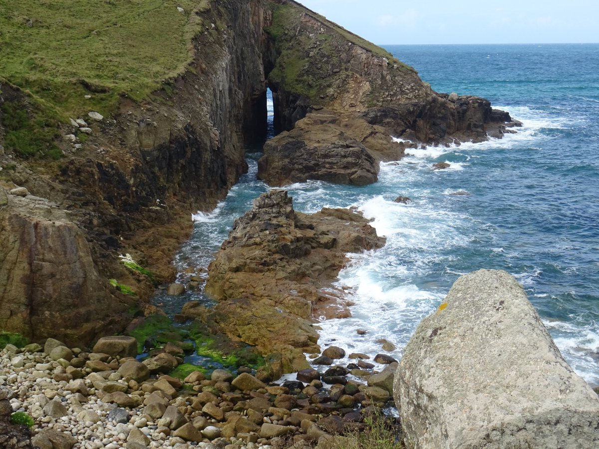 BevHunt72's tweet photo. So yesterday after 4 hours I reached my #Walk32 of 50 for #OneMedicine @HumanimalTrust goal - #LandsEnd to #Porthcurno #Cornwall - 5. 7 miles & 13,600 steps - it was a granite, boulder and cave rich, heather and gorse lined, exhilarating kind of stroll...
https://t.co/dxBulGmP08 https://t.co/NPxAjkqhgy