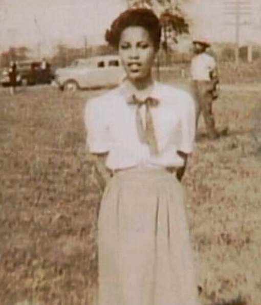 berfrois's tweet photo. Toni Morrison, c. 1950 https://t.co/dikTmdEs9F