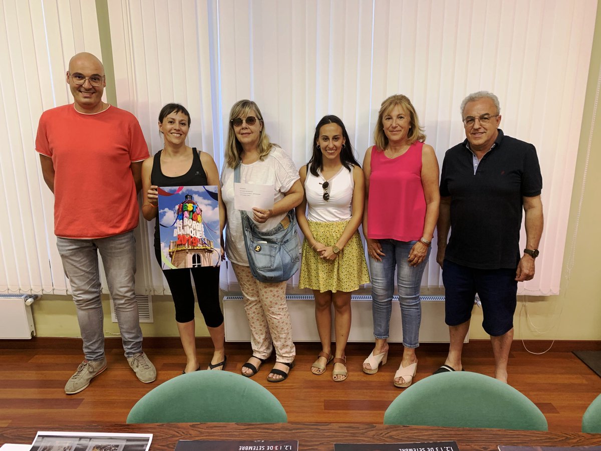 LesBorgesTV's tweet photo. El borgenc Marc Jordà Clivillé, afeccionat al disseny gràfic en 3D i de 30 anys d’edat, ha estat el guanyador del concurs per escollir el cartell de la #FMBorges, que se celebrarà els propers 30 i 31 d’agost, 1, 2 i 3 de setembre.
https://t.co/s091ZJfgjJ https://t.co/CB7163Q5CM