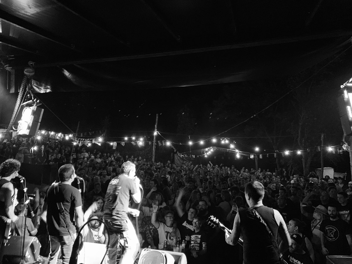 kcps73's tweet photo. @LOSGATILLAZO en el migalpirirock, https://t.co/nidvwxUnfC