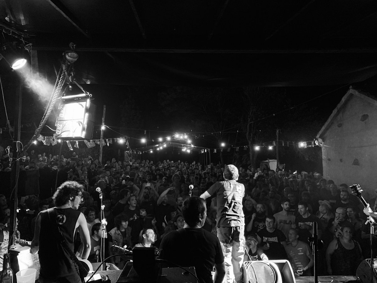 kcps73's tweet photo. @LOSGATILLAZO en el migalpirirock, https://t.co/nidvwxUnfC