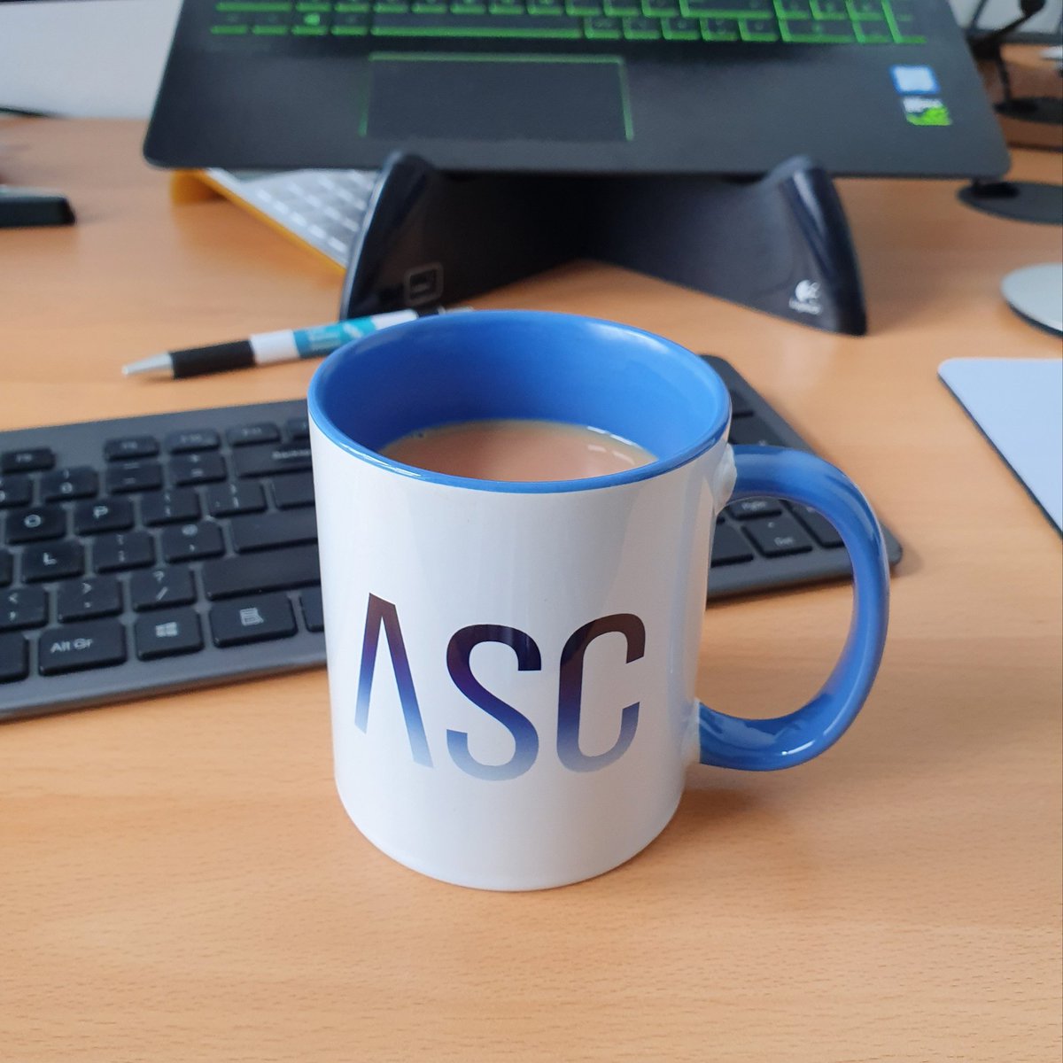 GemmaASC's tweet photo. I shouldn't be allowed on @Vistaprint 😄 now I need all of the colours! 😍 #brandedcup #onlineshoppingproblems https://t.co/7vquZYWpSc