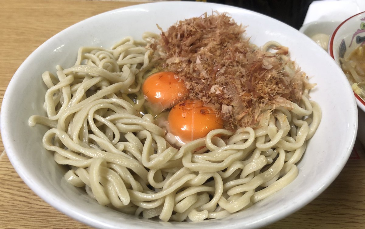赤い髭 على تويتر ラーメン二郎栃木街道店 大ラーメン つけ麺 生姜 生卵 2 かつお節 ピリ辛らっきょう 栃木二郎の夏を感じに まずは麺だけズルズル ウマーイ 辛味酸味が効いたつけ汁が 箸を止まらなくするニクいヤツ 途中で麺を味変 御養卵のコクとかつお節の 赤い髭 على تويتر ラーメン二郎栃木街道店 大ラーメン つけ麺 生姜 生卵 2 かつお節 ピリ辛らっきょう 栃木二郎の夏を感じに まずは麺だけズルズル ウマーイ 辛味酸味が効いたつけ汁が 箸を止まらなくするニクいヤツ 途中で麺を味変 御養卵のコクとかつお節の