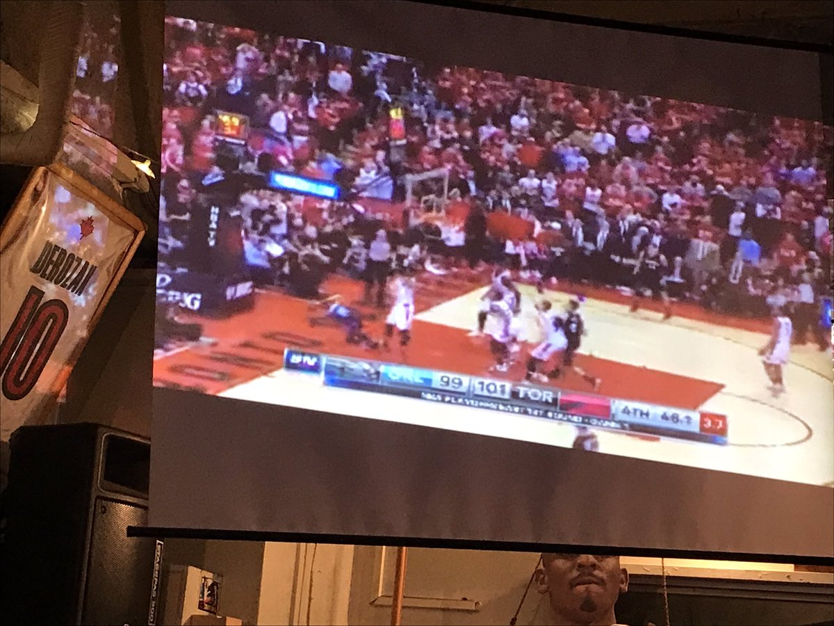 hojaluna's tweet photo. NBAใใฌใคใชใ1stใฉใฆใณใ #ORLvsTOR Game1 ๆพๆ ไธญ
#NBAย #NBATwitterย ย #playoffs #NBAplayoffsย #ORL #TOR #MagicvsRaptors #Magic #Raptors #PureMagicย #WeTheNorthย #RTZ #BlueAndWhiteIgnite #NBACanada #ThisIsWhyWePlay #ๆจๅ ด #T13 #tokyoeastside #basketballcafe #balltongue https://t.co/bAJngXUC3j