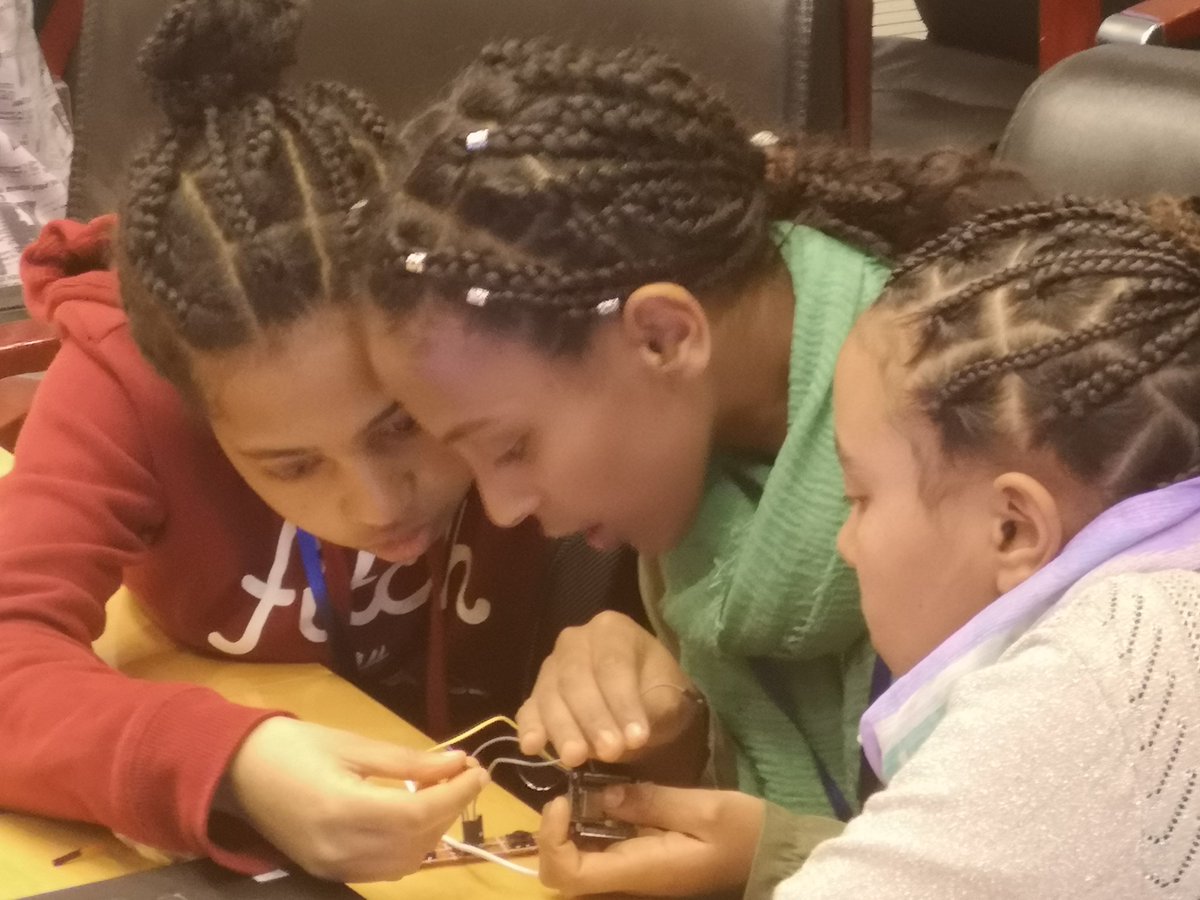 AdelKassah's tweet image. P for Play
P for Peers
Ethiopian girls tinkering with sensors, Led and programming the #ESP8266
#AfricanGirlsCanCode