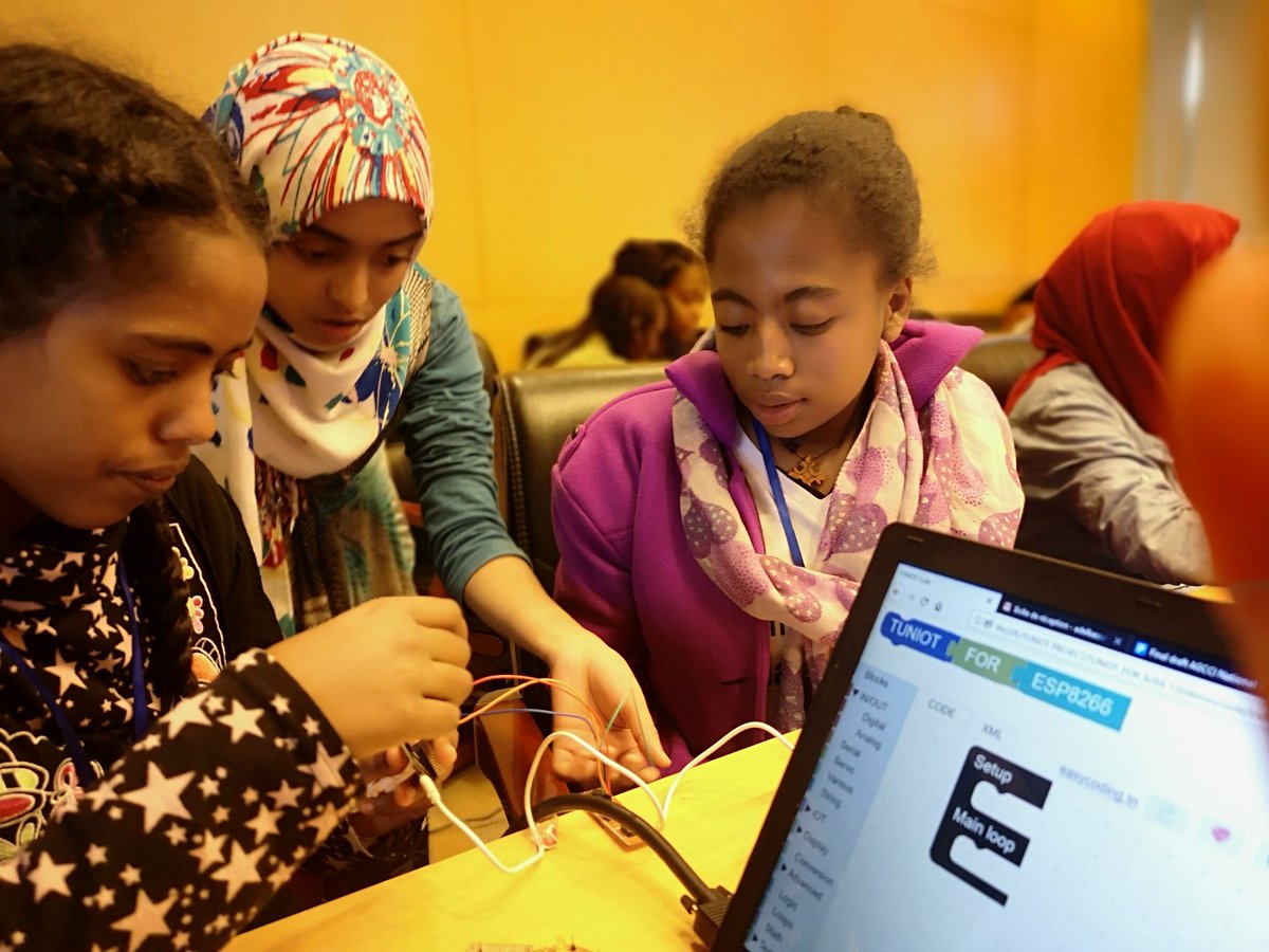 AdelKassah's tweet image. P for Play
P for Peers
Ethiopian girls tinkering with sensors, Led and programming the #ESP8266
#AfricanGirlsCanCode