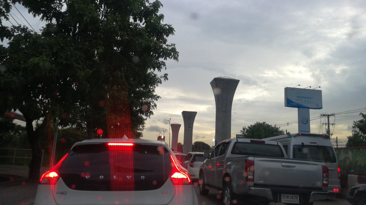 BZall1's tweet photo. @js100radio ถ.รามคำแหงขาเข้า รถติดหนักมาก เลยหางแถวเลยแยกมิสทีนไปไกล 30 นาที ไปได้ไม่ถึง 200 เมตร https://t.co/TpxI0FEblx