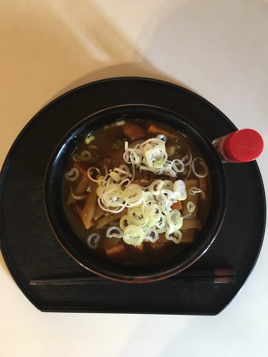 orbittokinowa03's tweet photo. 十割蕎麦を茹で、干し椎茸で出汁をとり、醤油と味醂を加えて、昨日のカレーと合わせ、最後に水溶き片栗粉を入れてカレー蕎麦にしました😊

#ヴィーガン #ビーガン #vegan https://t.co/pRdxyTjGob