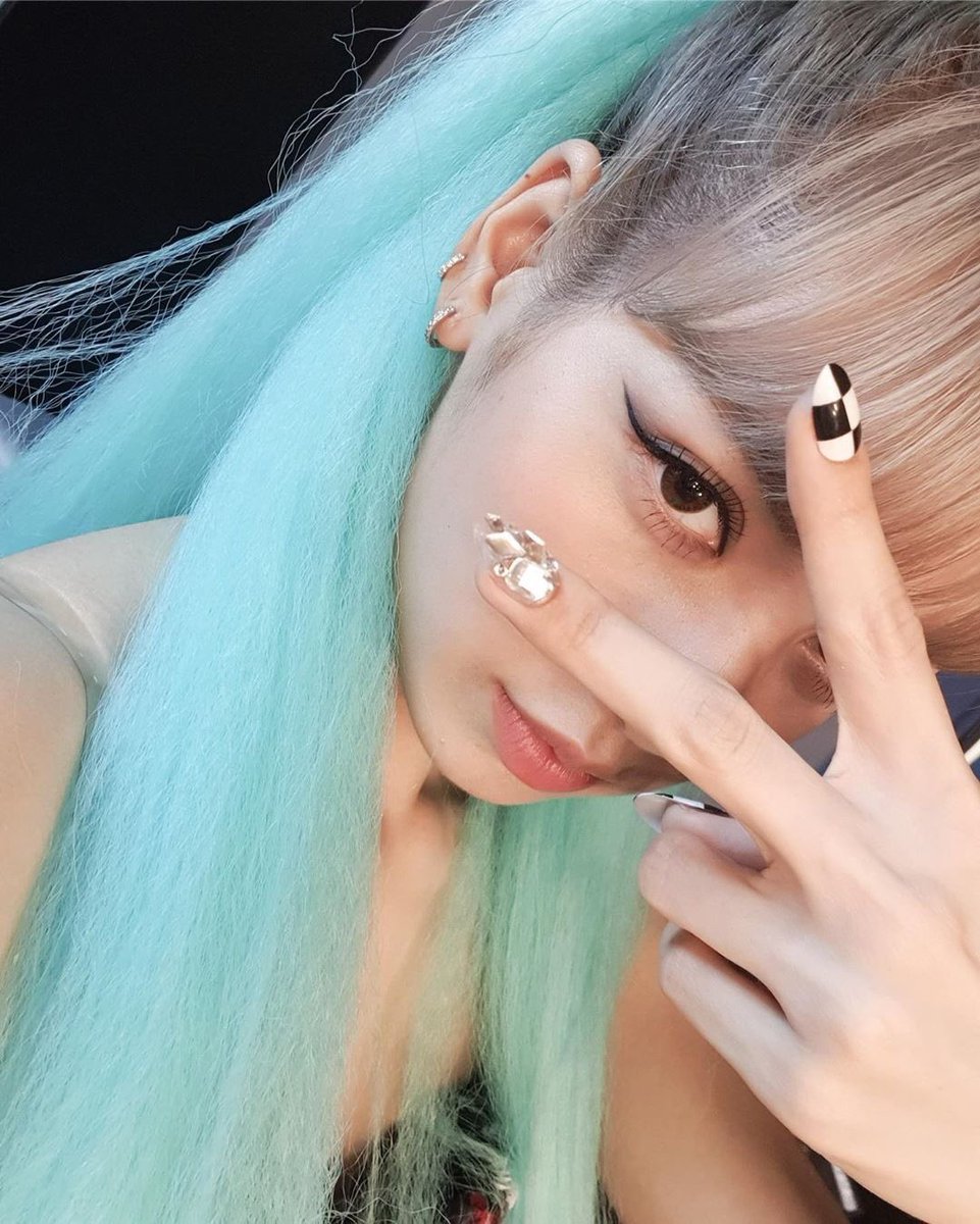 327_lisa's tweet photo. #리사 #블랙핑크  #LISA #BLACKPINK https://t.co/LgygHMLwDn