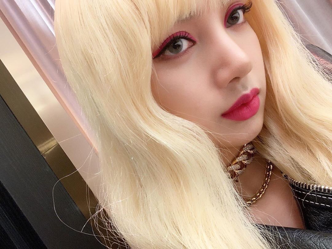327_lisa's tweet photo. #리사 #블랙핑크  #LISA #LALISA #BLACKPINK https://t.co/Lpvpn1Tyoc