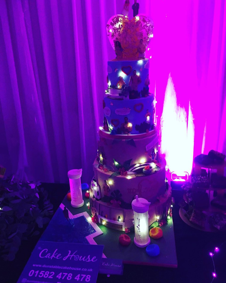 cake_house's tweet photo. It was all about going factor 50 for the Love Island reunion cake ❤️🌴we were overwhelmed to be approached with this amazing opportunity. A big thank you to @itv2 for making this possible 🙌🏻 #loveisland #LoveIslandReunion https://t.co/sK8fRW8bB8