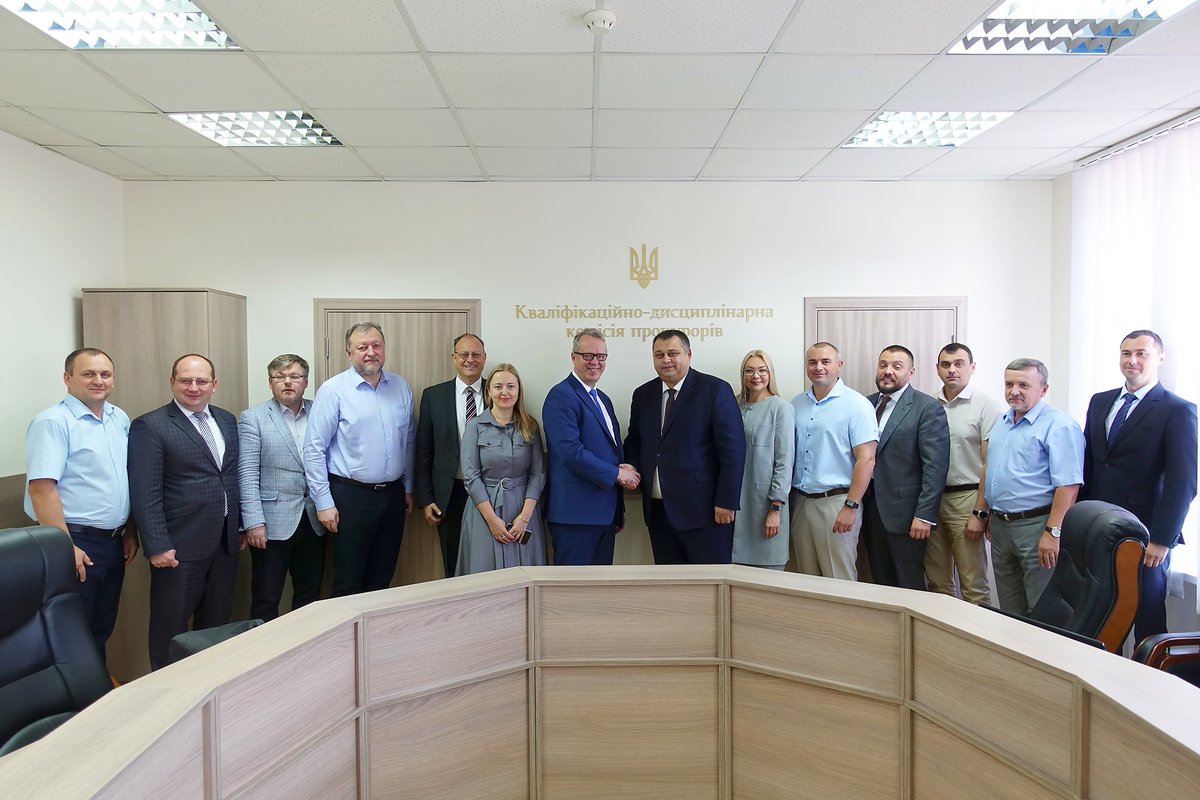 EUAM_Ukraine's tweet photo. Qualification Disciplinary Commission of Prosecutors in Ukraine #QDCP enhances transparency at prosecution service through audio-visual equipment donated in framework of #PRAVOPolice funded by #EU/implemented by #UNOPS in coordination with #EUAM 👉https://t.co/KOM8tdqmnr https://t.co/E5NCE8KWMt