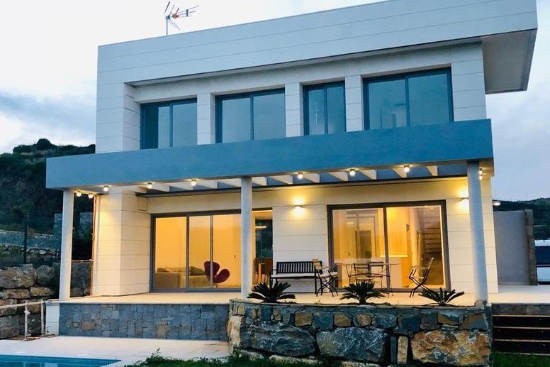 MarbellaDream's tweet photo. New development of modern style villas, considered as one of the most beautiful golf courses in the famous La Costa del Sol, in the south of Spain. All the villas are located on the front line of the Cerrado del Aguila golf course and sea views.🌅 https://t.co/InIZIb2McV