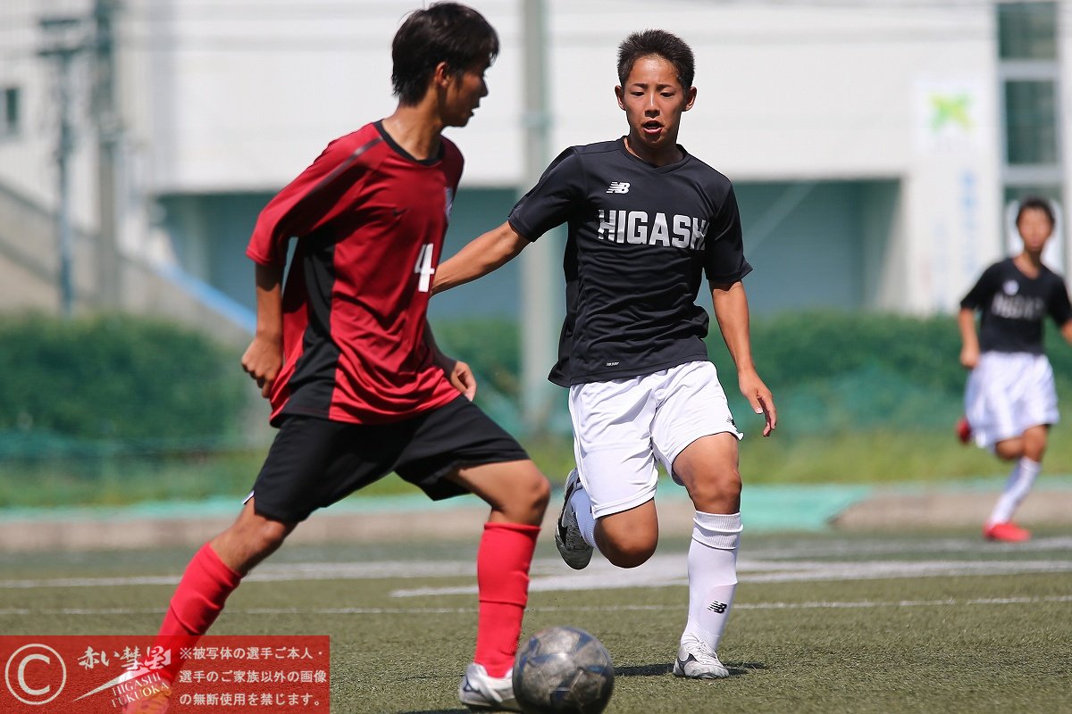 赤い彗星 東福岡高校サッカー Tren Twitter 写真館 令和元年度福岡県中部ブロック１年生サッカー大会 準々決勝 東福岡a 春日a １年生大会準々決勝の相手は春日aと対戦 藤井楓 小倉南fcjy １年 の４得点等で勝利 準決勝に進出 続きの写真は T