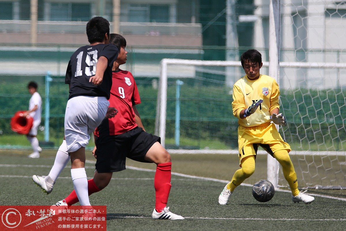 赤い彗星 東福岡高校サッカー Tren Twitter 写真館 令和元年度福岡県中部ブロック１年生サッカー大会 準々決勝 東福岡a 春日a １年生大会準々決勝の相手は春日aと対戦 藤井楓 小倉南fcjy １年 の４得点等で勝利 準決勝に進出 続きの写真は T
