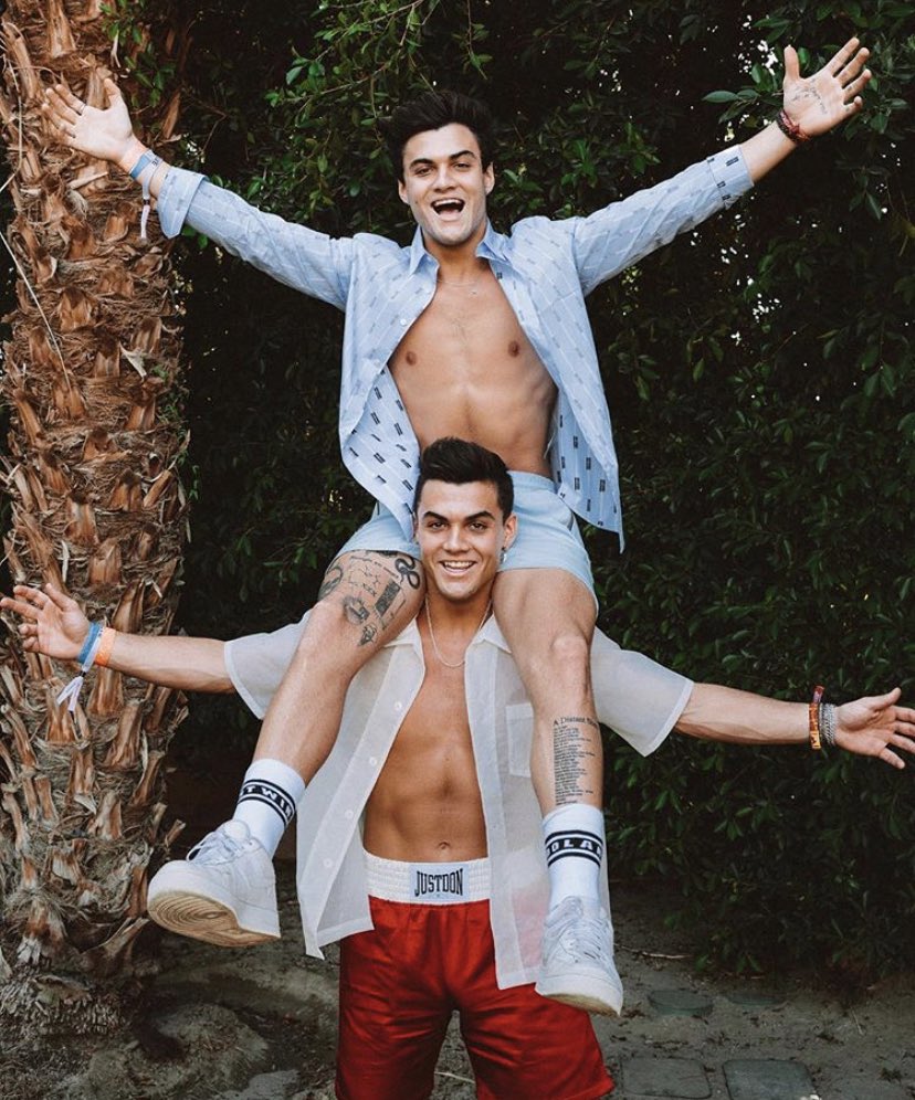 BDols10's tweet photo. ITS TUESDAY OUR FAVORITE DAY OF THE WEEK 💜 #DolanTuesday @EthanDolan @GraysonDolan https://t.co/wN3MFO8JP0