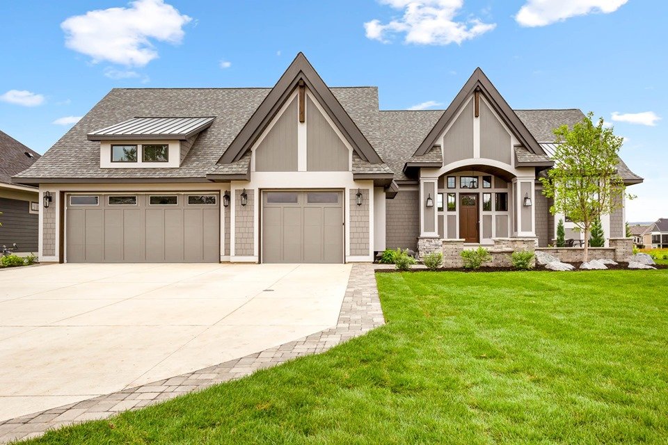 RoyalGolfClubMN's tweet photo. Our #RoyalDevelopment is featured in the @MidwestHomeMag Luxury Tour!  
Join us August 9 - 11 &amp; 16 - 18.

Stop #6: Hartman Homes, Inc.
Stop #7: TJB Homes

Tickets available now:
https://t.co/FqjVT8xGhC

#RoyalGolfClubMN #HartmanHomes #TJBHomes #LuxuryTour #MidwestHomeMag https://t.co/E0xwZMzUqb