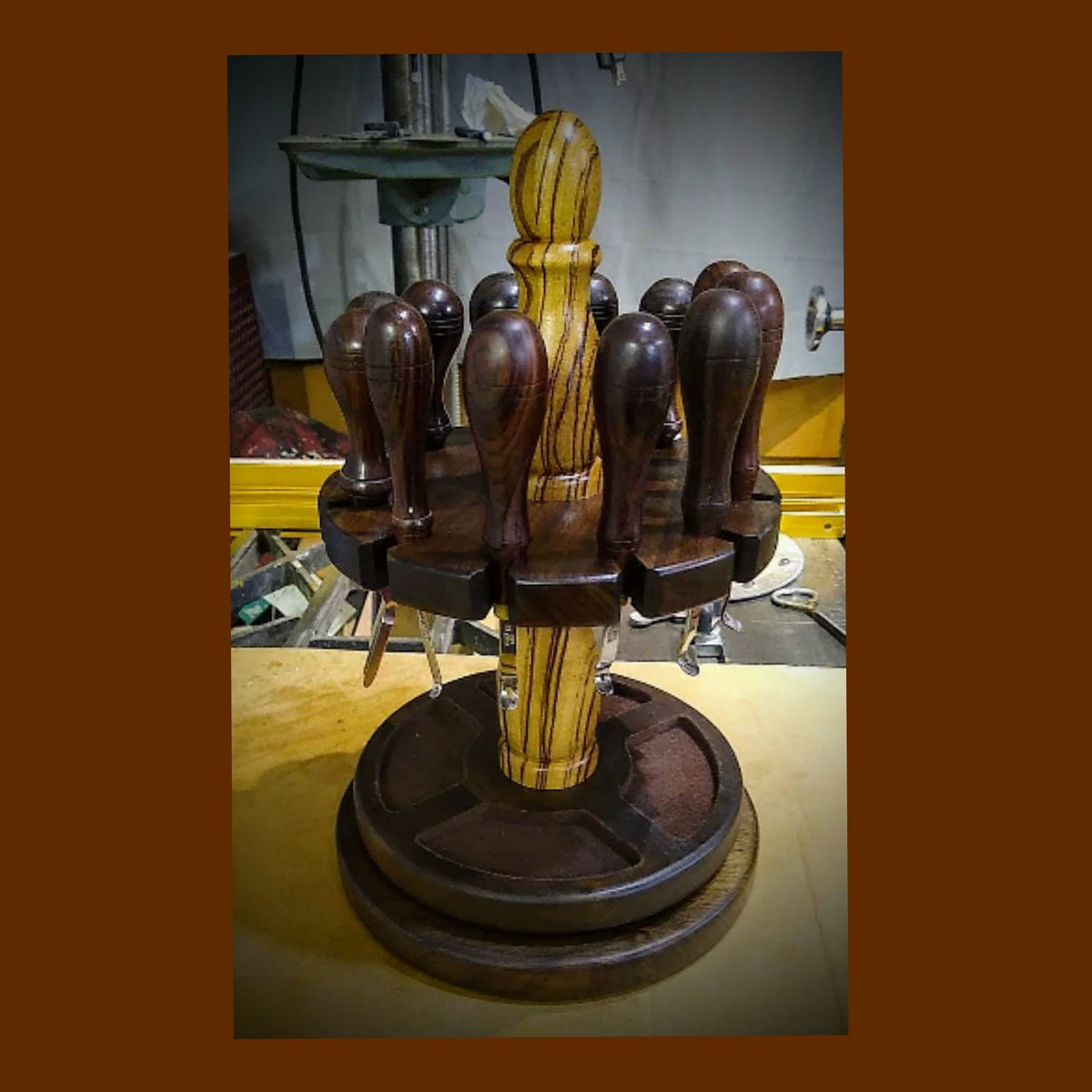 SwallowsLeather's tweet image. Making some more progress on our new Rotating toolracks for edgers, creasers and similar tools!  Model shown holds 12 edgers from Ron's Tools and Barry King!