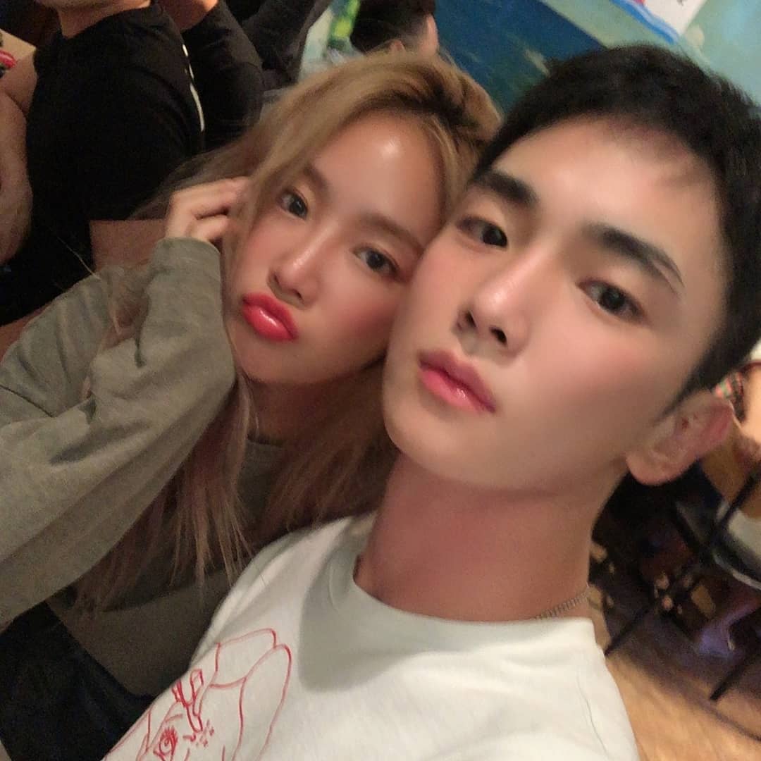 5HINeeGT's tweet photo. Kibummie y su bestie 😍👫
#WeLoveKey
#키 #KEY #샤이니 #SHINee
#bumkeyk #샤이니키
#기범아_잘다녀와
#대장freak_기다릴게
#김기범_내맘_foreveryours
#늘기범곁에_IWannaBe
#KEY_IWannaBe_내일정오
https://t.co/4KAoOUE1wP https://t.co/IFjYBEr9o9