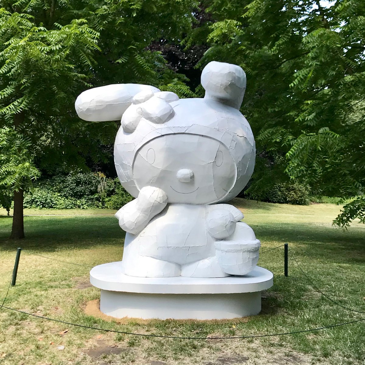 xstrongprnts's tweet photo. Always a great selection at #FriezeSculpture and this year is no exception!

#RobertIndiana #LarsFisk #EmilyYoung #TomSachs #ZakOve #CharlieGodetThomas #Art #Sculpture #Frieze #TheEnglishGardens #RegentsPark #London #UnitedKingdom #UK #ExtraStrongPrints https://t.co/1I2gBLF0Sf