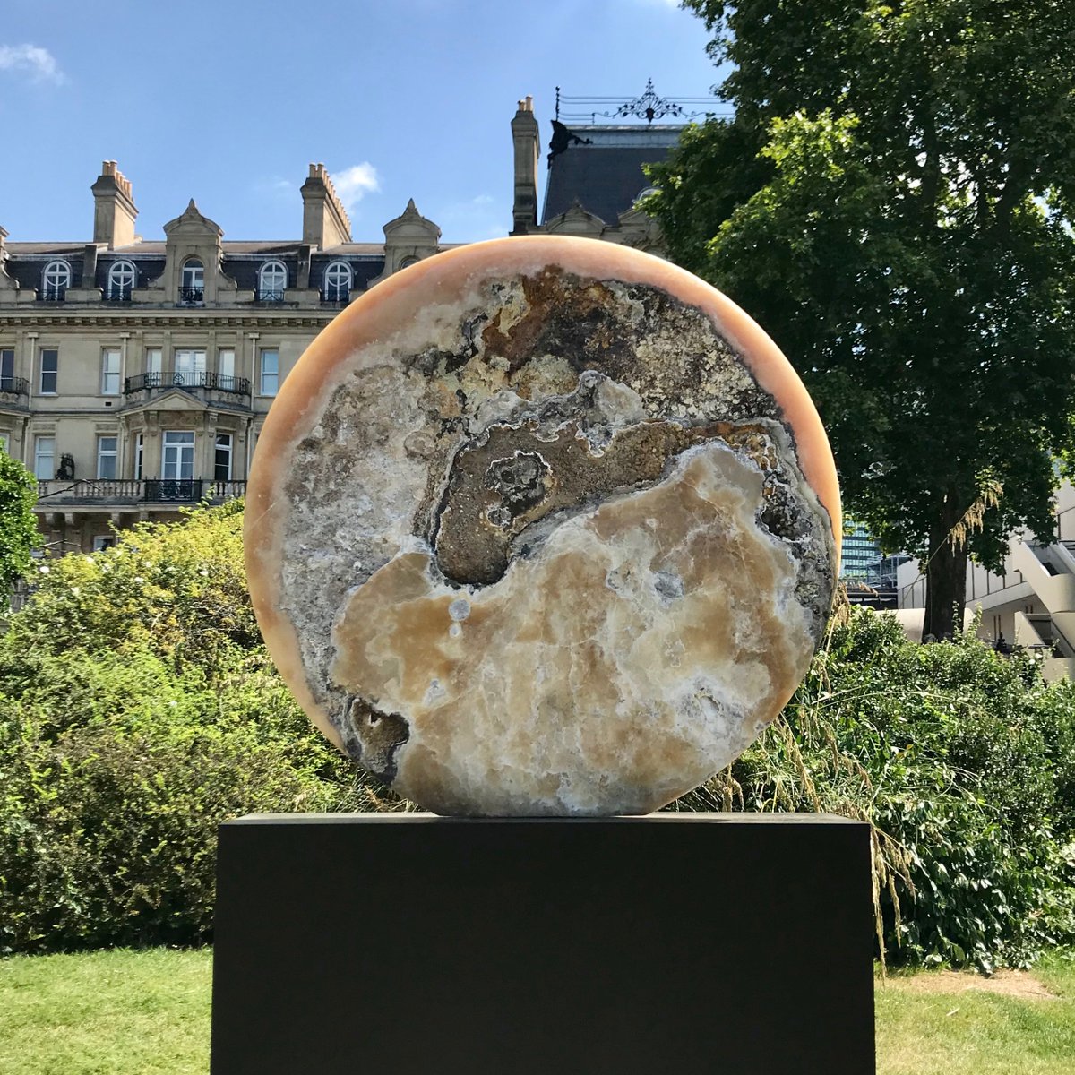 xstrongprnts's tweet photo. Always a great selection at #FriezeSculpture and this year is no exception!

#RobertIndiana #LarsFisk #EmilyYoung #TomSachs #ZakOve #CharlieGodetThomas #Art #Sculpture #Frieze #TheEnglishGardens #RegentsPark #London #UnitedKingdom #UK #ExtraStrongPrints https://t.co/1I2gBLF0Sf