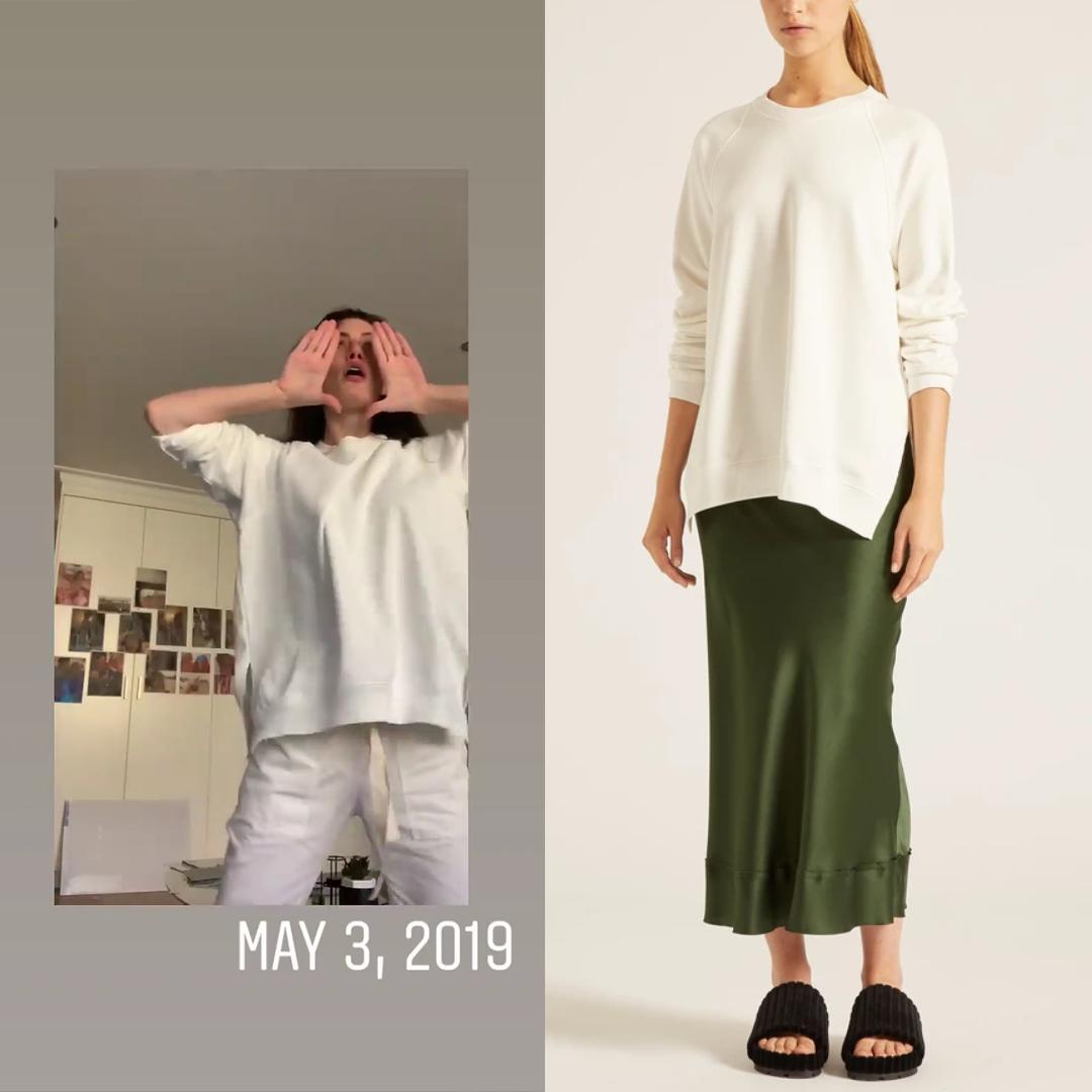 ptonkincloset's tweet photo. 5 August [2019] | On Phoebe Tonkin IG stories wearing  #leemathews Vince Raglan Sweater (£199) - merely because of the side splits - and the Perry Pants (£239) in White - just because of the belt and front side pockets. #phoebetonkin https://t.co/SuiT6PSfOr