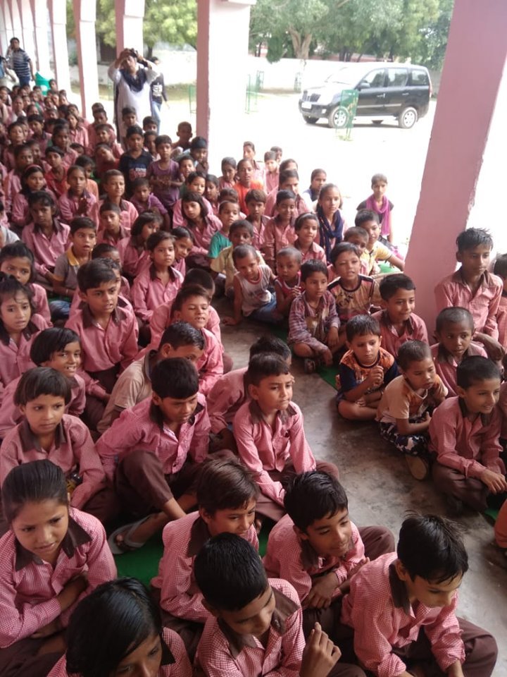 DaburIndia's tweet photo. As part of a drive to improve health standards among school students, #Dabur and #FSSAI conducted an #awareness drive in Govt Primary School, Chauna, where Safe &amp; Nutritious Food #Mascots #MasterSehat and #MissSehat spoke about benefits of nutritious food and balanced diet.
#CSR https://t.co/hxuL2NOF4R