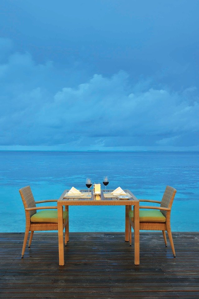 Dinner for two by the lagoon! 💙💙
.
.
.
#OBLUHelengeli #Maldives #Helengeli #Honeymoon #privatedinner #Northmaleatoll #Sunnysideoflife