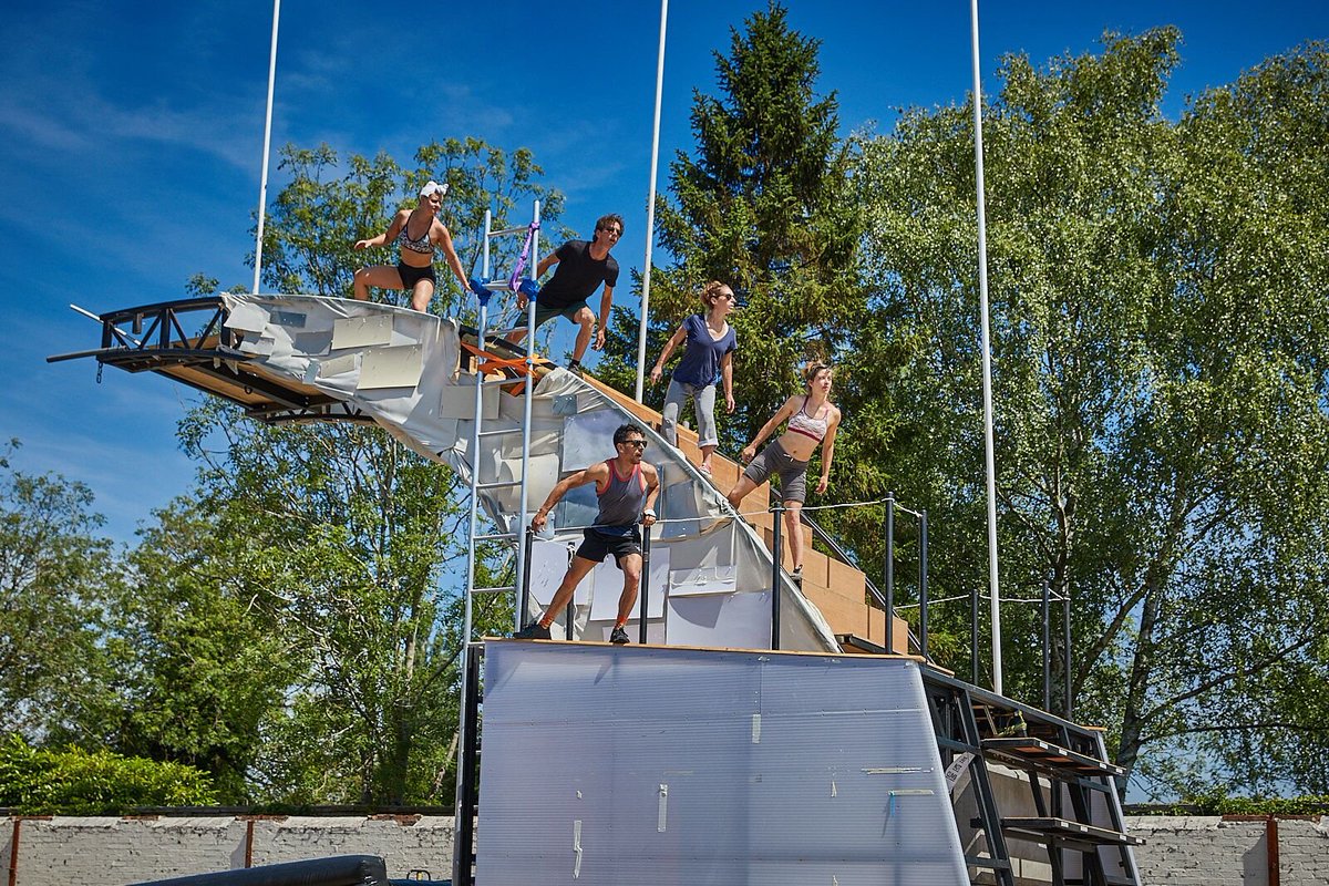 An amazing outdoor experience is on its way to Grantham - and we can't wait to host it 🤩 The Bridge, by @ImagineerUK, will span three days and feature Gravity-defying circus acrobatics, dance, comedy, theatre and live music in September 💃🏻🎶🎭 tinyurl.com/y2987eyg