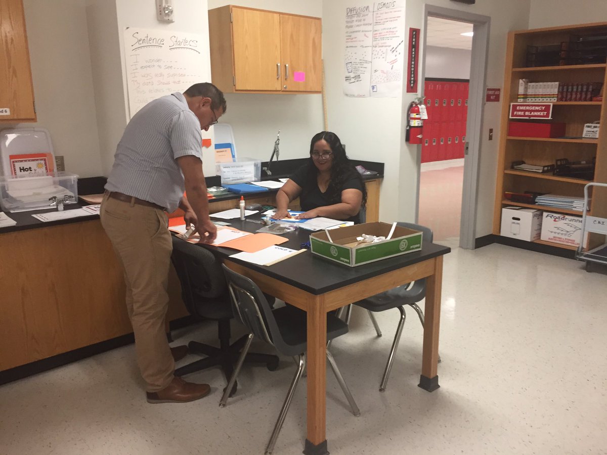 MathLori1's tweet photo. 2nd grade teachers enjoying the day with science and math make and take. @GPCandI #GPPD2019 @GalenaParkISD https://t.co/oNsgChzm02