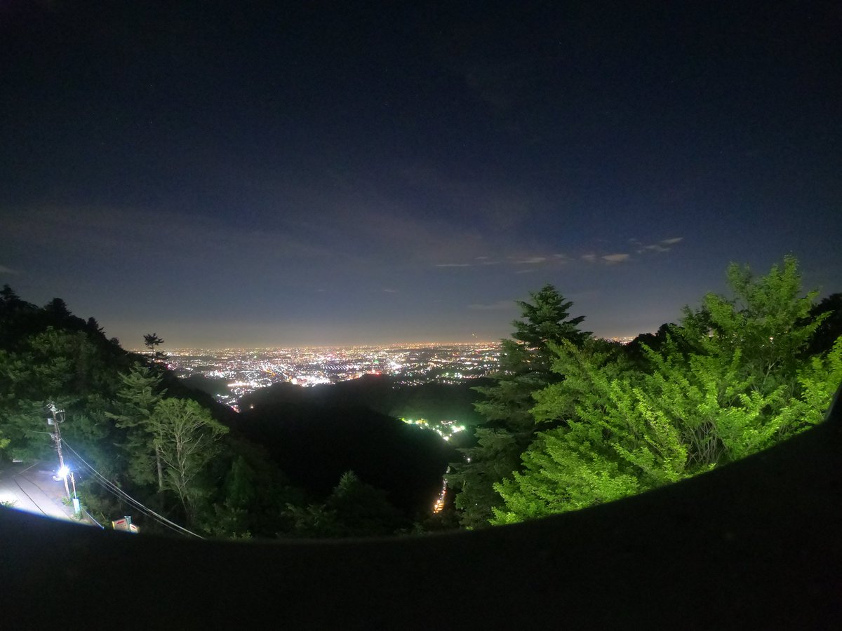 高尾山bbqマウント 高尾山展望レストラン 今夜の夜景がとても綺麗だったので Goproの夜間モードで撮ってみました 撮り方難しい 実際はもっともっと綺麗です 一度実際に来て見て頂きたいです 高尾山 ビアガーデン 高尾山ビアマウント 夜景