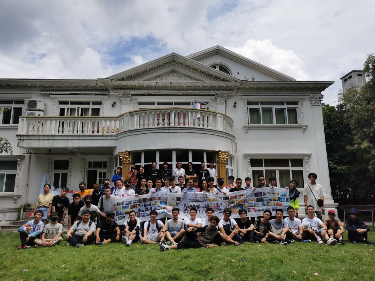 3041418474Angle's tweet photo. We organized a gathering of Minecraft players with the largest number of participants in Shanghai,China https://t.co/MqJD5PyrhS