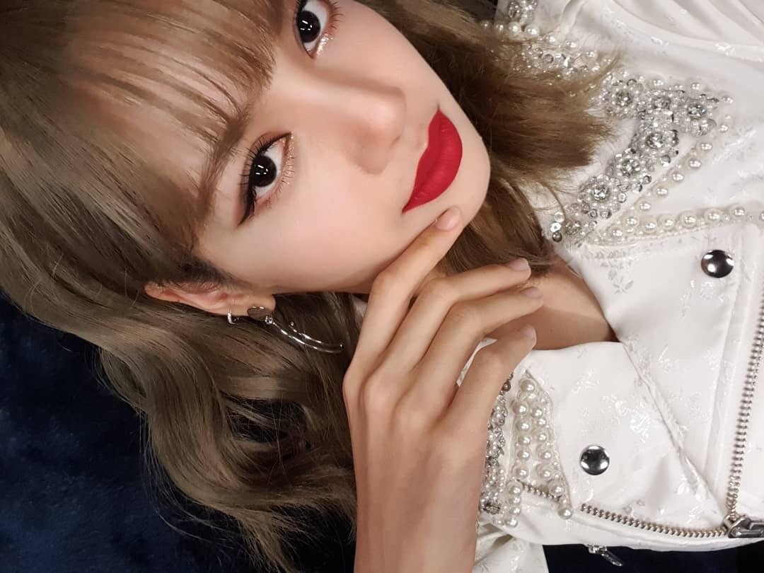 LISANATIONS_'s tweet photo. Selfies by lalalalisa_m 📸🤳🏻 

#MTVHottest BLACKPINK @ygofficialblink https://t.co/MvPh4ZXU3g
