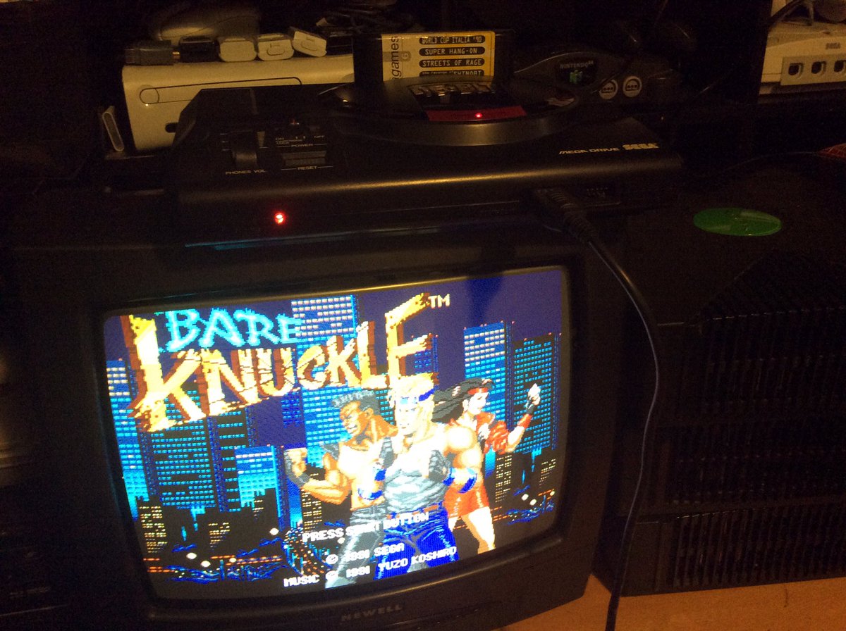 1Jour1JeuRetro's tweet image. #Switchless en fonctionnement sur ma #MegaDrive 1 Jap

Bleu : PAL Euro
Rouge : NTSC Jap
Violet : NTSC US

Impulsion sur Reset : Reset
Appuie court sur Reset : Changement fréquence 50Hz/60Hz, led clignote 2x lentement ou 3x vite
Appuie long sur Reset : Changement Zonage Eur/Jap/US