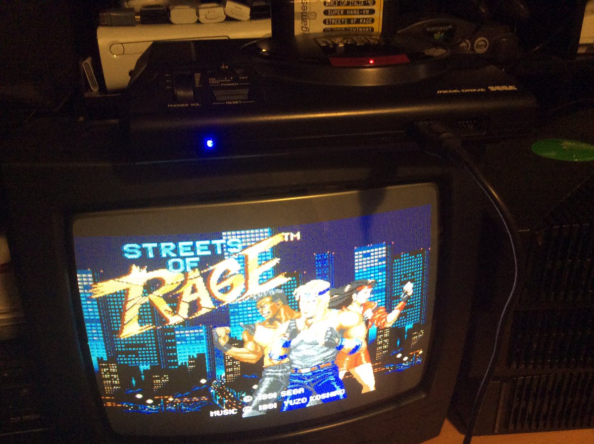 1Jour1JeuRetro's tweet image. #Switchless en fonctionnement sur ma #MegaDrive 1 Jap

Bleu : PAL Euro
Rouge : NTSC Jap
Violet : NTSC US

Impulsion sur Reset : Reset
Appuie court sur Reset : Changement fréquence 50Hz/60Hz, led clignote 2x lentement ou 3x vite
Appuie long sur Reset : Changement Zonage Eur/Jap/US
