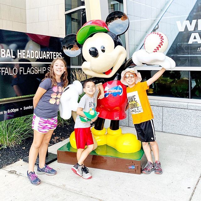 5fortheroadblog's tweet photo. Leave it to us to find #MickeyMouse during our #Buffalo weekend!💜❤️🌟 Happy to find our #Disney fix in surprising places. #visitbuffalo #familyvacations #familytravelmoments #travelwiththekids #inthebuf #familieswhotravel #familytravelblogger #716 •
•
•
#disneymoment #dis… https://t.co/8vkVAVh4ZH