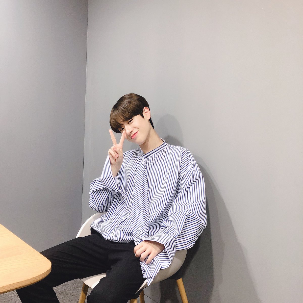 OfficialC9ent's tweet photo. [#금동현]
KEUM DONG HYUN 1st V LIVE
어떠셨나요?

마지막 인사를 제대로 하지 못하고 가서 아쉬운 동현이의 마음을 전하는 사진을 여러분에게만 공개할게요 :)

브이라이브를 함께 해주셔서 감사합니다😍

#KEUMDONGHYUN https://t.co/tRbcOJn262