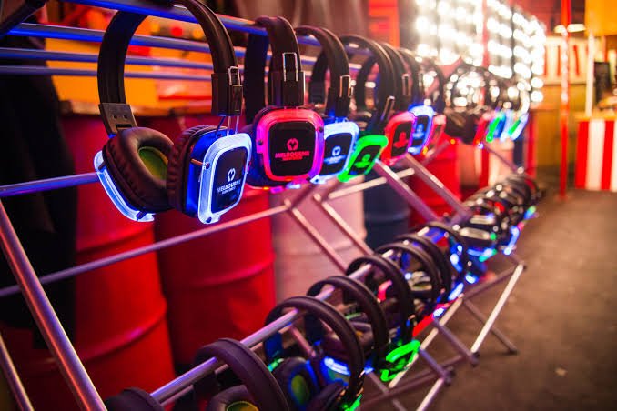 WaleOzolua's tweet photo. Hello. 

What are you doing on the 31st of August? 

Would you like to attend a #SilentDisco #PyjamasParty in Ibadan? 

3 DJs

100 headphones 

100 Guests. https://t.co/1Hhu7pPZwO