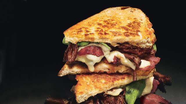 Oh yes please may I!! Bound to be spectacular. #grilledcheese #gourmetgrilledcheese #BarrelAndAle ow.ly/t7Yq50vmyYN