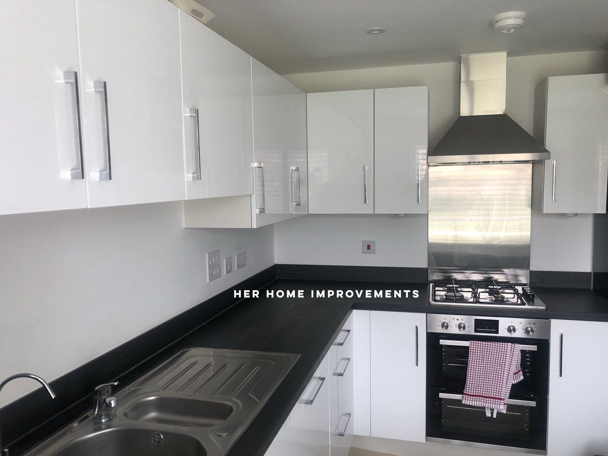 herhomeimprove's tweet photo. Metro tiles with black grout. 👌🏻
#tradeswomen #tradeswoman #gethertrade #tiling #tiler #kitchen #femaletiler #womeninconstruction #ladytradie https://t.co/OcebovtDTF
