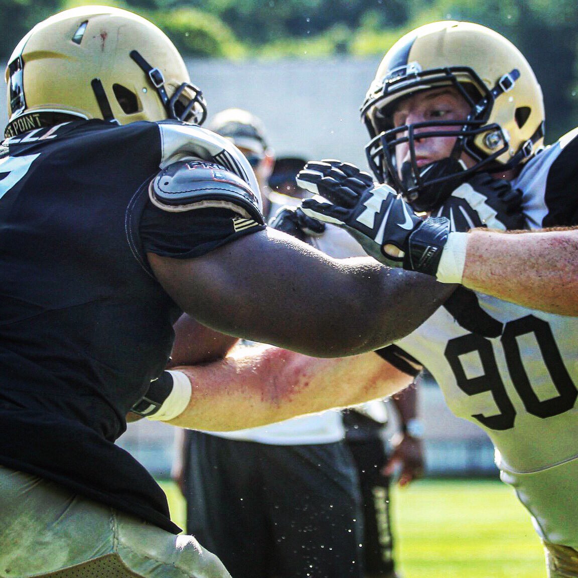 Who knows about that Big Boy Mentality? #LifeintheTrenches #ArmyFootball