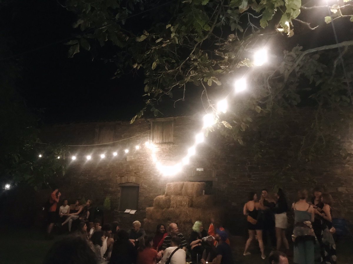 Dancing the weekend away in a barn in Abergavenny 🌳