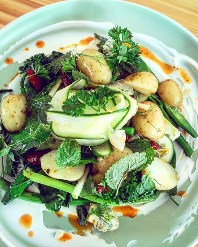 DudeSweetFood's tweet photo. Chorizo, blue cheese and potato salad 🥗
.
.
.
#food52 #chefsroll #truecooks #chefsofinstagram #britishfood #feedfeed#burystedmunds #chorizo#bluecheese#potatosalad#healthylunch#gardensalad#gardensalads#leanin15 #chefsfood#chefs https://t.co/lOITTHopWk https://t.co/kbo6kkDEEP