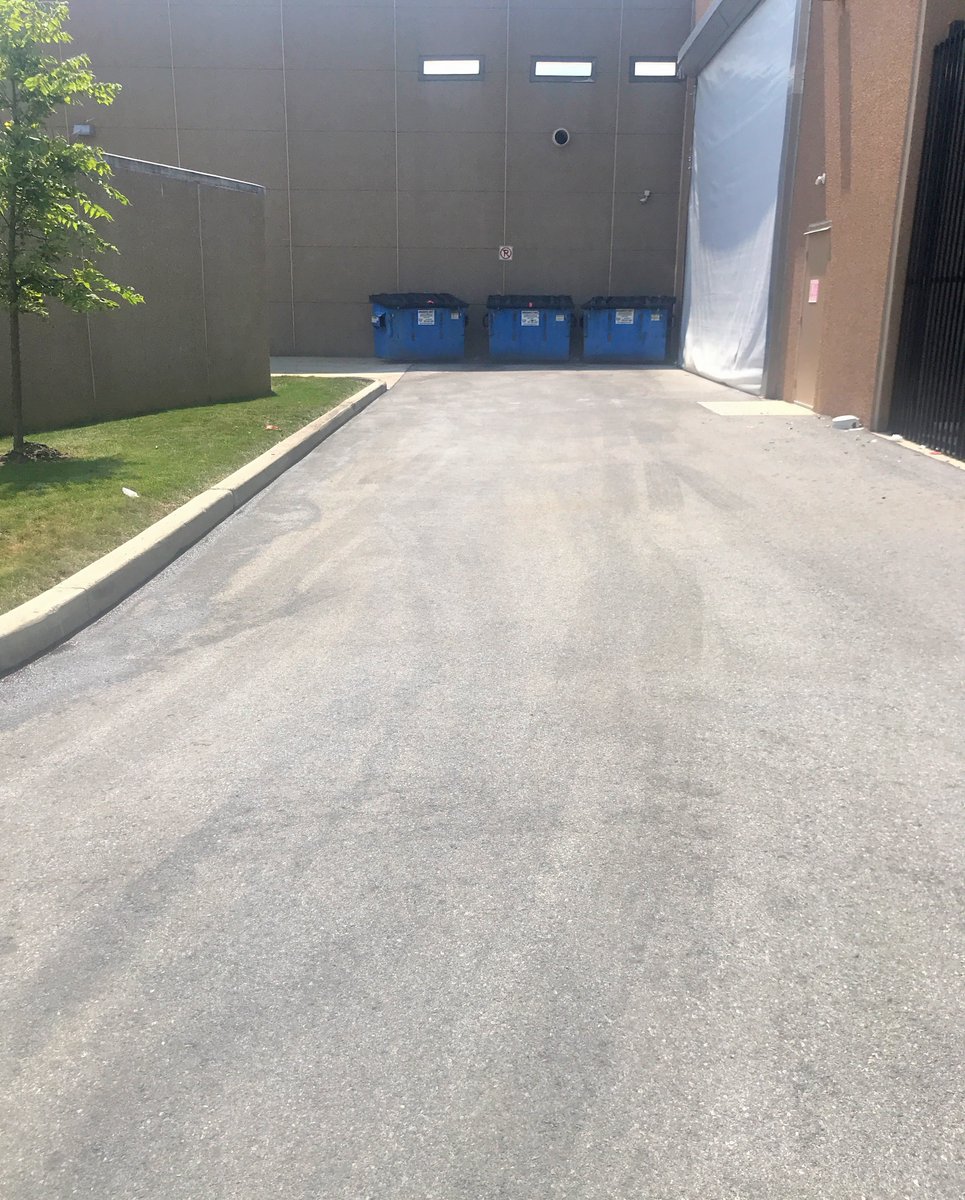 EvercorInc's tweet image. Here&apos;s a before and after photo from a recent pressure washing job we did. Another satisfied client! #WorkUninterrupted