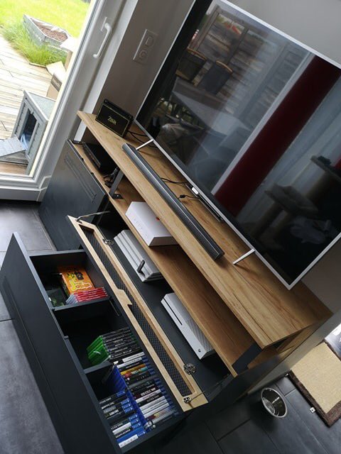 Geekofr's tweet image. [Vos Setup Geeko] Ce mardi, nous relayons le setup d'Alexandre M de sa version "Industriel" classique ! 

N'hésitez pas à nous envoyer vos installations après montage du meuble :) Nous serons ravis de les partager !