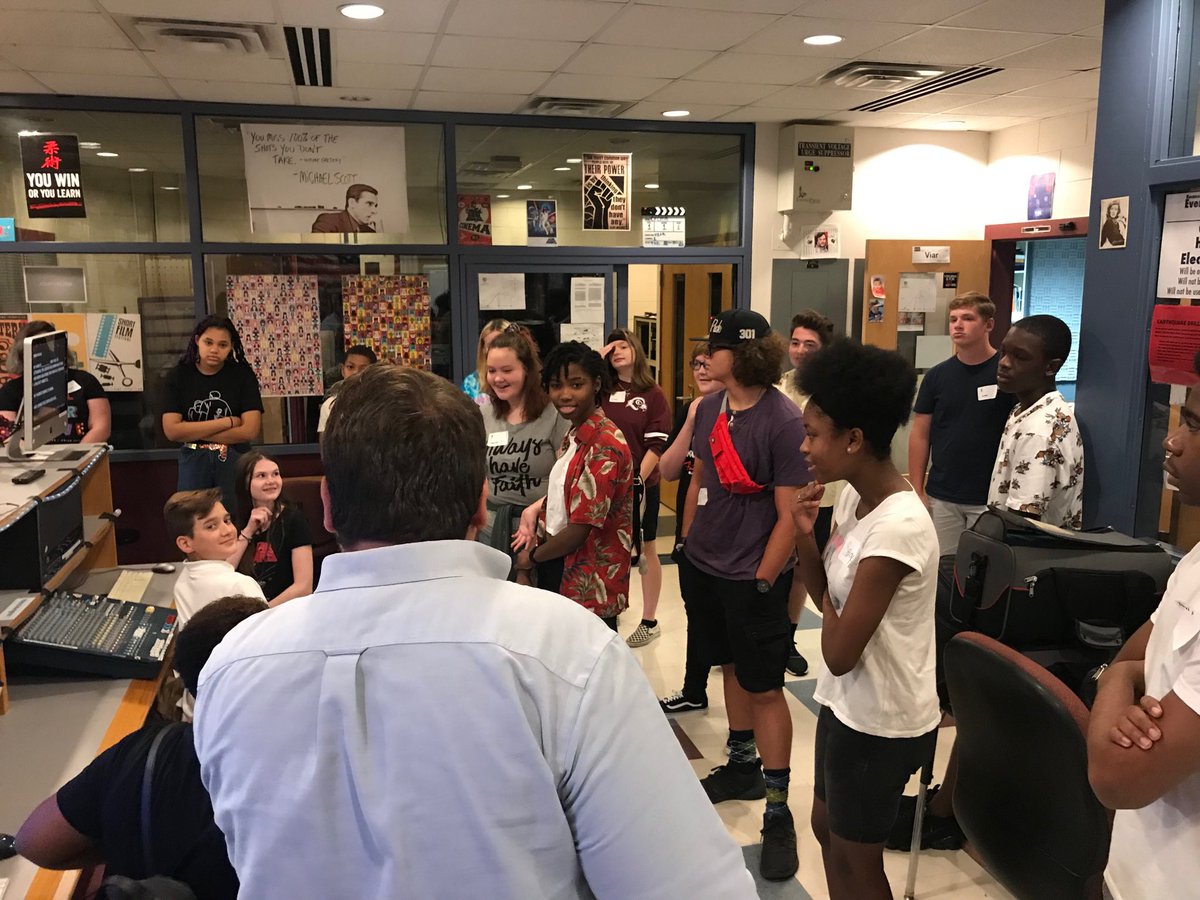 VHS_DevAdvocate's tweet image. Center freshmen having fun at beginner video camp! ⁦@VHS_BlueDevils⁩ ⁦@TFerrellJr3⁩ ⁦@HenricoSchools⁩ ⁦@YouMeAndColorTV⁩ ⁦@heidicraft⁩